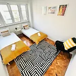 The Crespo House - No 3D - Rooms & Stays
